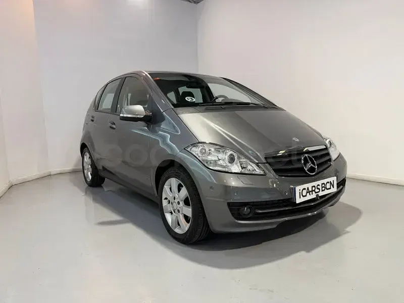 Usado Mercedes A180 109 CV (80 kW) 2010 Gris / plata Monovolumen