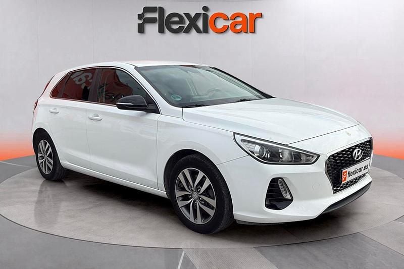 Blanco Usado 2017 Hyundai i30 GO! Berlina | 9990 € (Buen precio) - Imagen 1/4