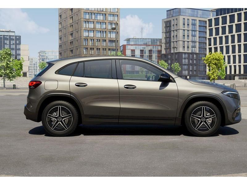 Usado Mercedes EQA250+ AMG line 139 kW (190 CV) 2023 Mountaingrau  met. SUV