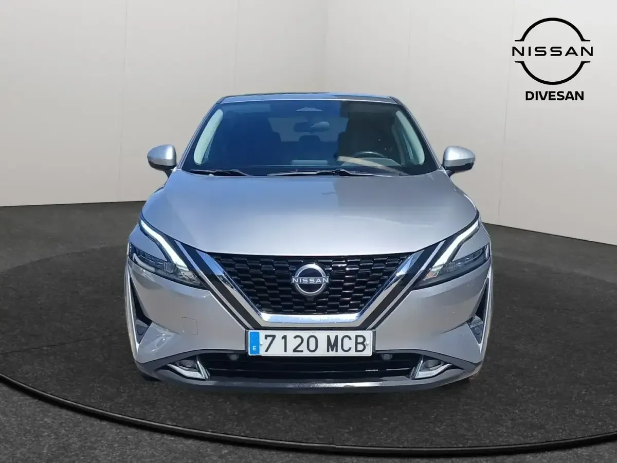 Usado Nissan Qashqai Acenta 140 CV (102 kW) 2022 Gris / plata SUV