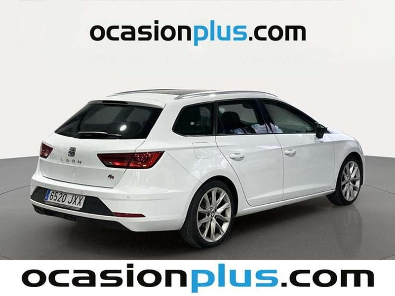 Usado Seat Leon ST FR 150 CV (110 kW) 2017 Blanco Familiar