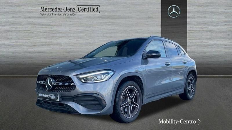 Mountaingrau met. Usado 2020 Mercedes GLA250 AMG line SUV | 36.900 € (Un poco caro) - Imagen 1/4