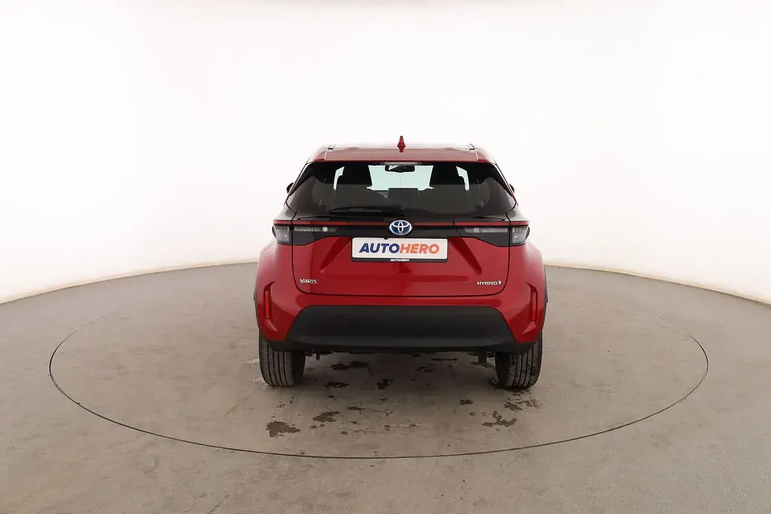 Usado Toyota Yaris Cross Active 116 CV (85 kW) 2022 Rojo SUV