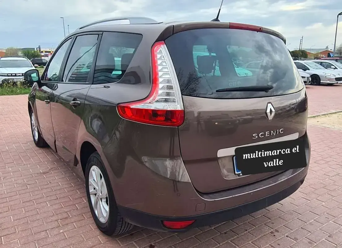 Usado Renault Scenic E-Tech LIMITED 131 CV (96 kW) 2015 Marrón Monovolumen