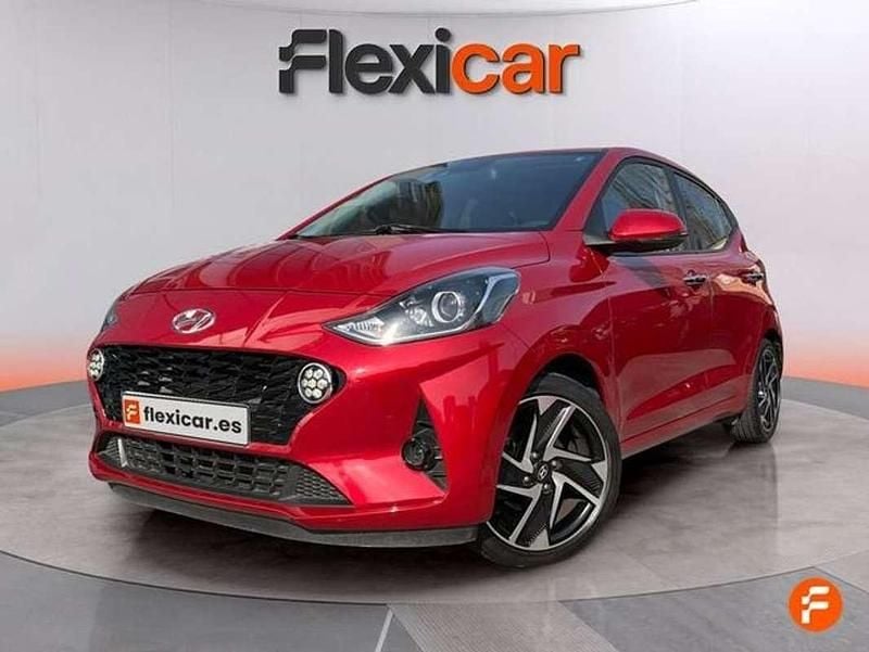 Usado Hyundai i10 67 CV (49 kW) 2022 Rojo Utilitario