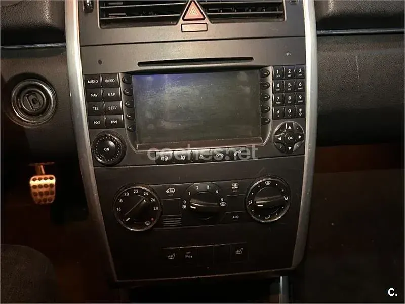 Usado Mercedes B180 109 CV (80 kW) 2006 Gris / plata Monovolumen
