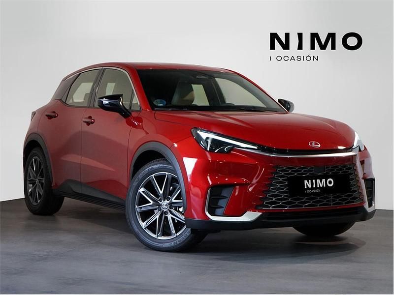 Usado Lexus LBX 136 CV (100 kW) 2024 Rojo hollywood SUV