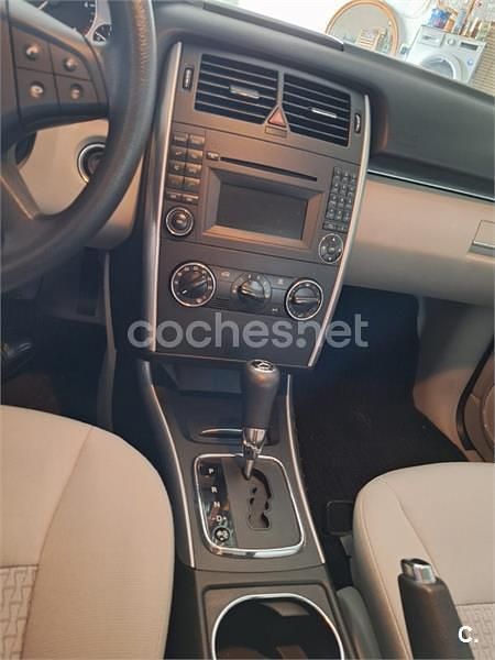 Usado Mercedes B180 109 CV (80 kW) 2009 Negro Monovolumen