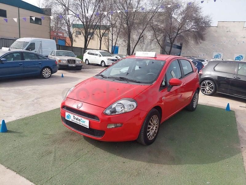 Usado Fiat Punto Pop 69 CV (50 kW) 2013 Rojo Utilitario