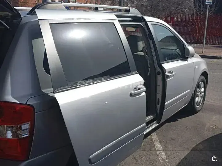 Usado Kia Carnival 185 CV (136 kW) 2007 Blanco Monovolumen