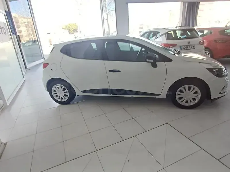 Usado Renault Clio IV Business 75 CV (55 kW) 2019 Blanco Berlina