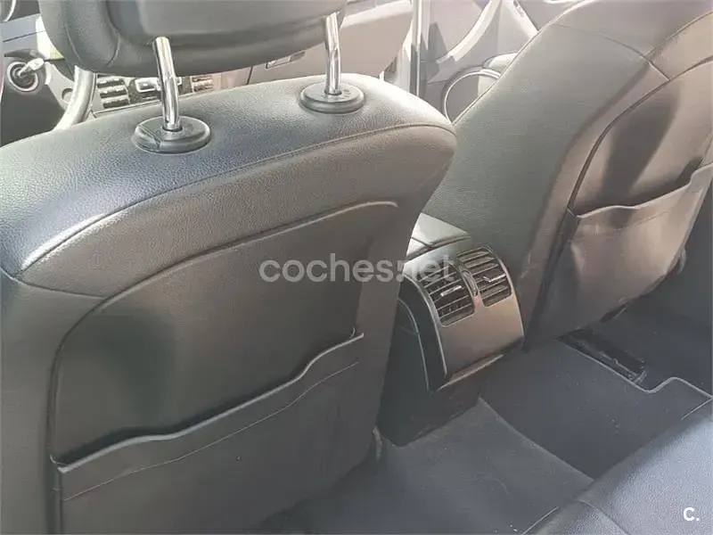 Usado Mercedes C180 Avantgarde 156 CV (114 kW) 2012 Gris / plata Berlina