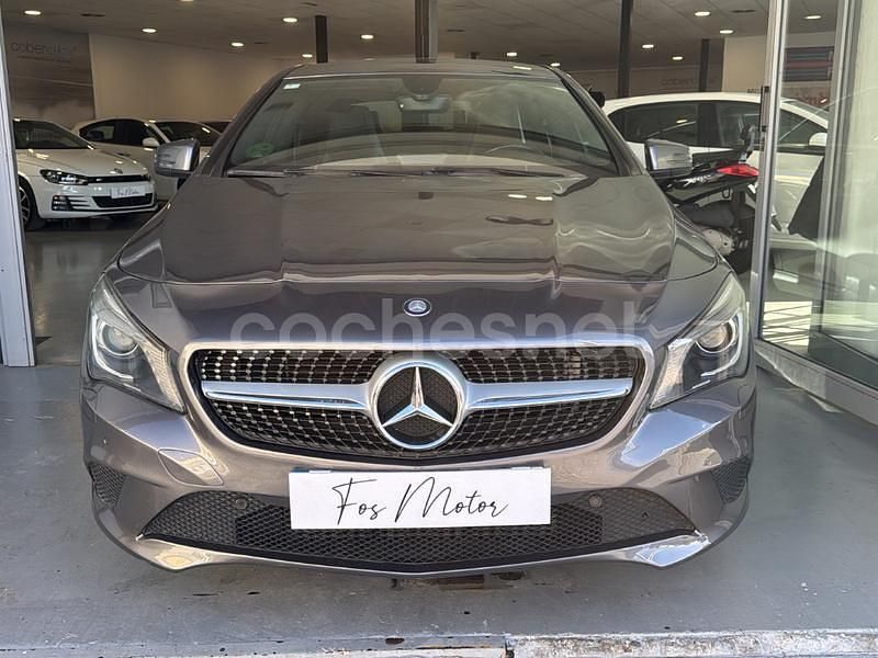 Usado Mercedes CLA200 Urban 156 CV (114 kW) 2014 Gris / plata Berlina