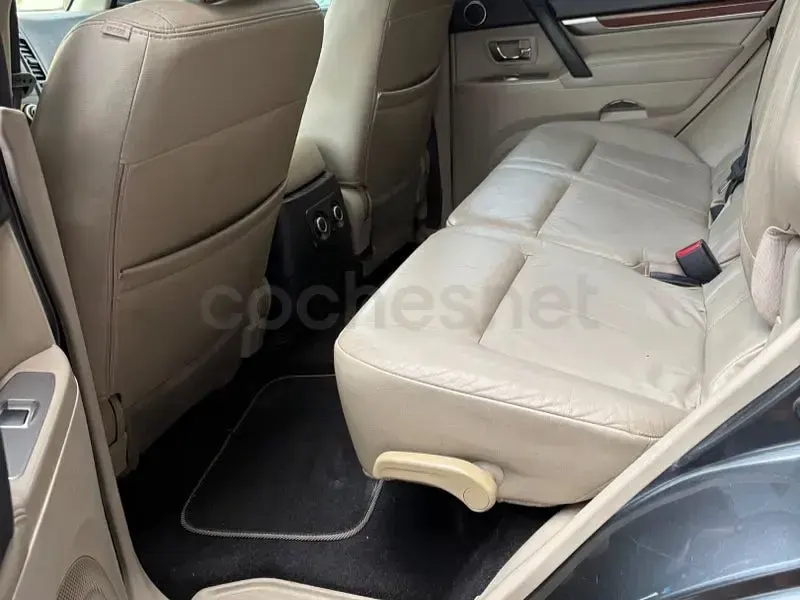 Usado Mitsubishi Montero Motion 200 CV (147 kW) 2011 Beige SUV