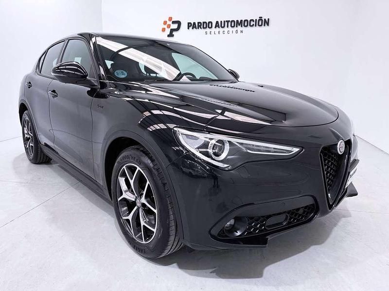 Usado Alfa Romeo Stelvio Sprint 190 CV (139 kW) 2021 Negro SUV