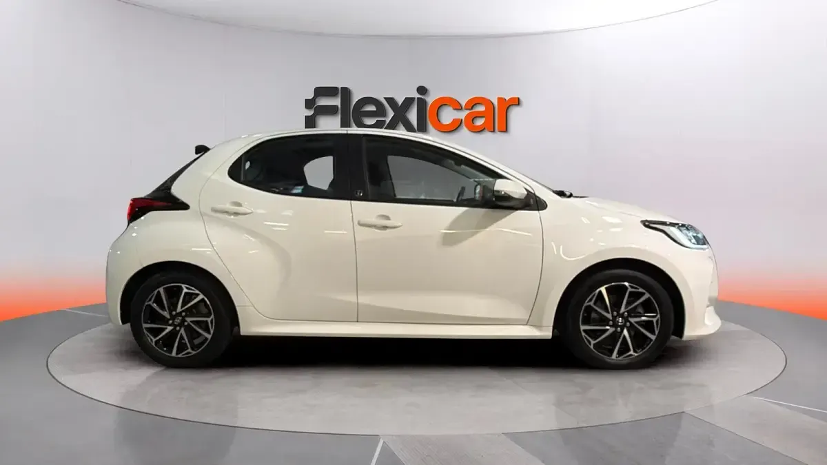 Occasion Toyota Yaris Hybrid Style 116 PK (85 kW) 2022 Wit Sedan