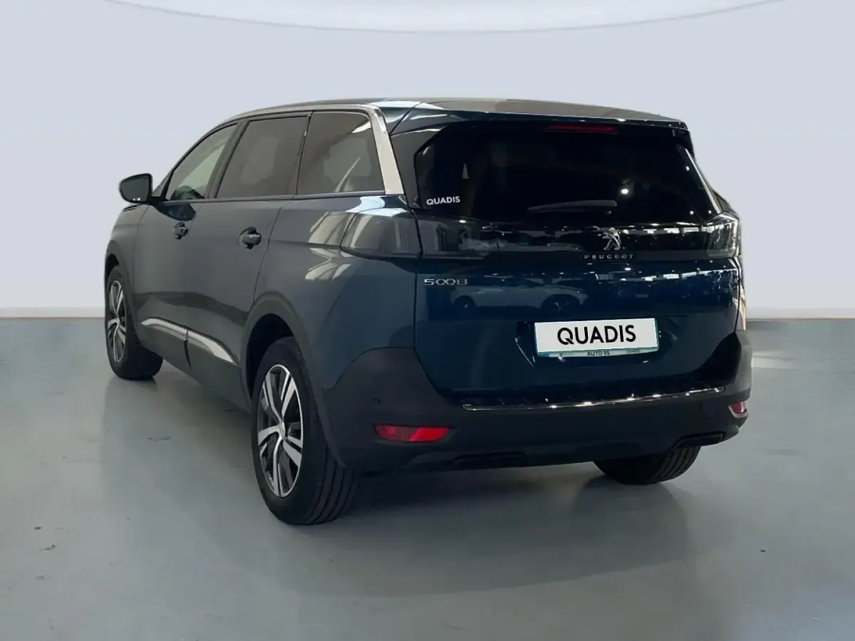 Usado Peugeot 5008 Allure 131 CV (96 kW) 2022 Azul SUV