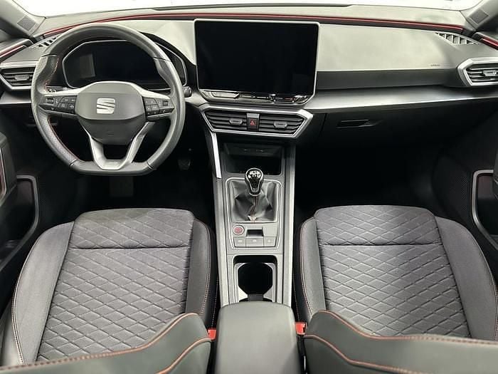 Usado Seat Leon FR 116 CV (85 kW) 2025 Blanco