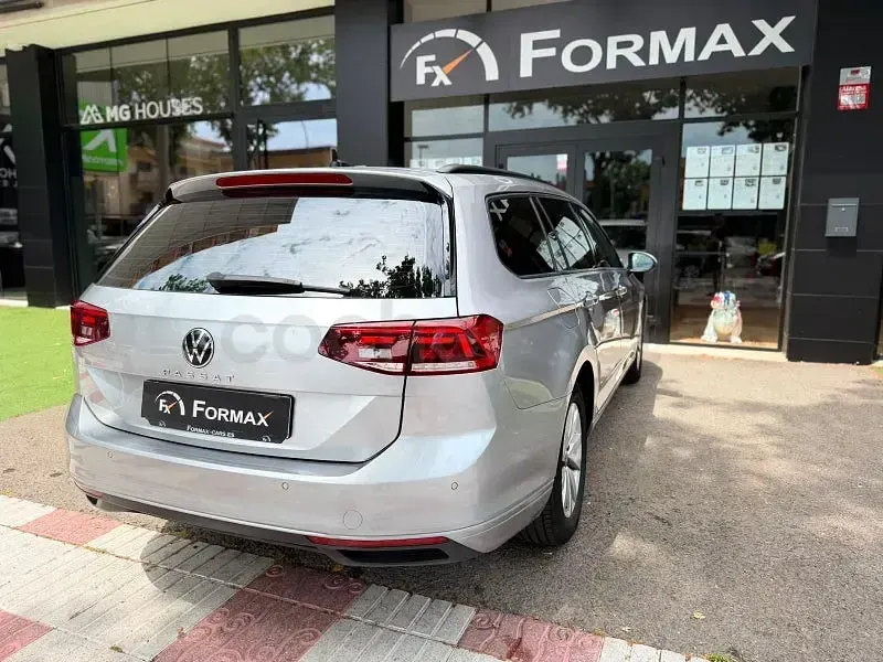 Usado VW Passat 122 CV (89 kW) 2020 Gris / plata Familiar