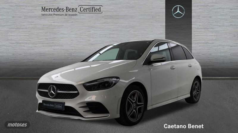 Blanco Usado 2024 Mercedes B250 AMG line Monovolumen | 37.900 € - Imagen 1/4