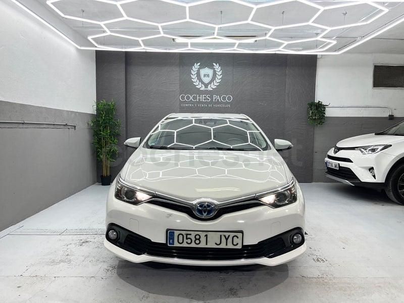 Usado Toyota Auris Hybrid Active 136 CV (100 kW) 2017 Blanco Berlina
