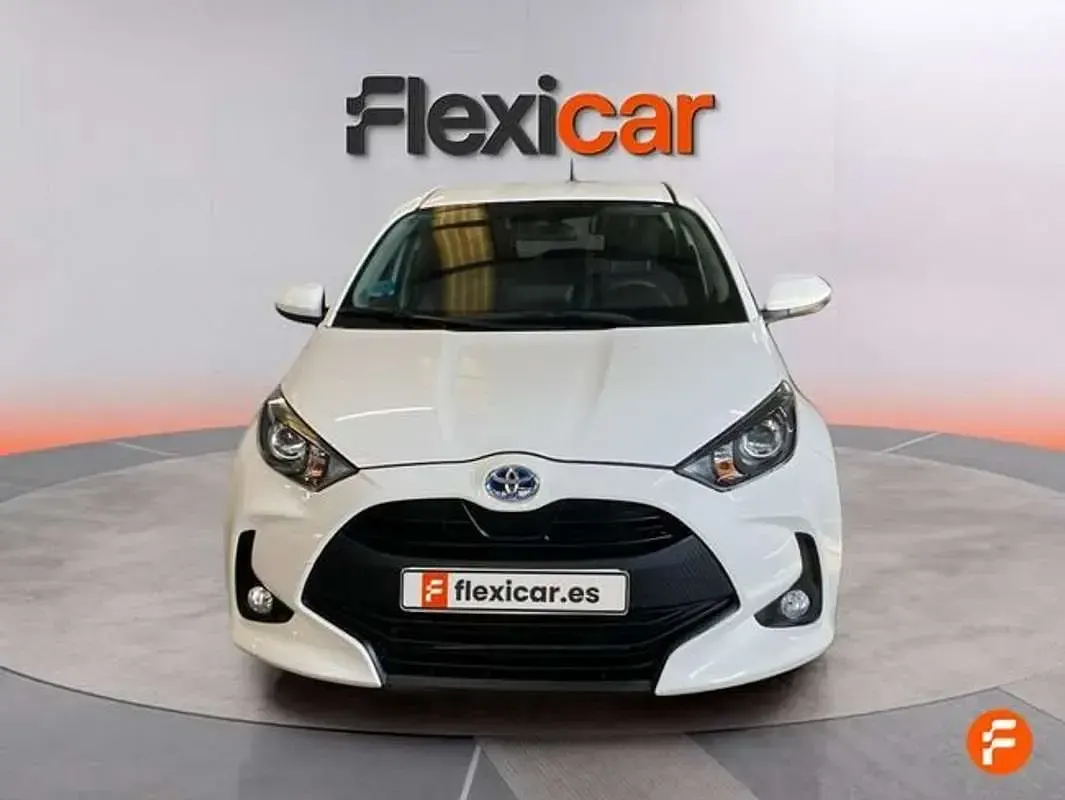Usado Toyota Yaris Active 116 CV (85 kW) 2022 Blanco Utilitario