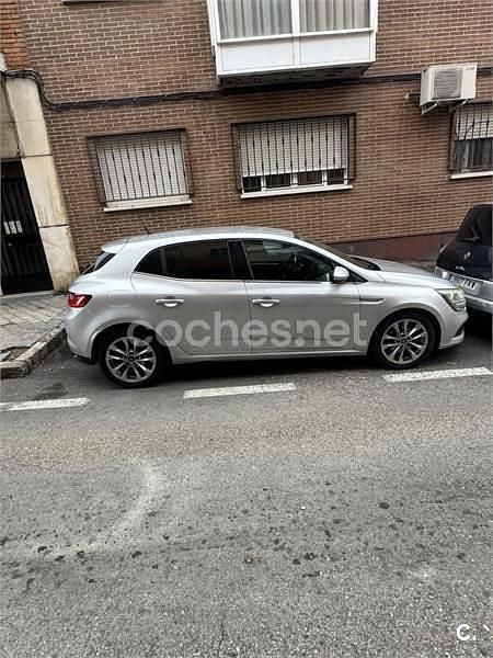 Usado Renault Mégane GT Line GT-Line 130 CV (95 kW) 2017 Gris / plata Berlina