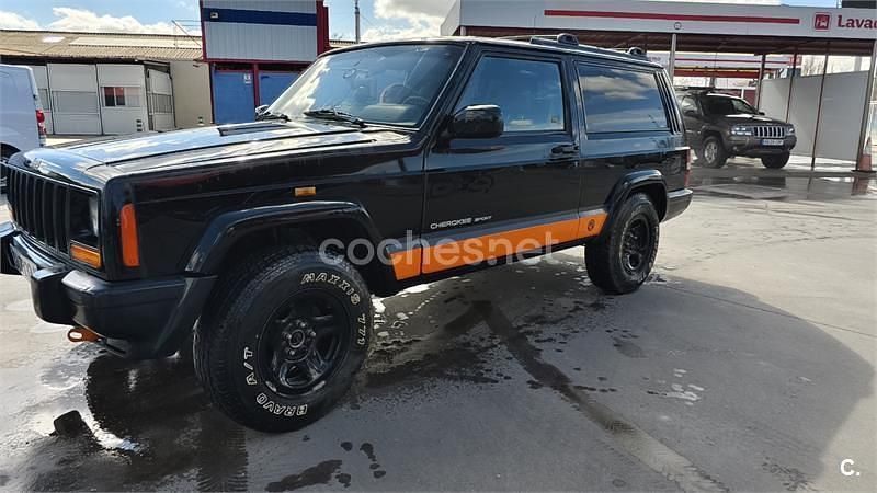 Usado Jeep Cherokee Sport 115 CV (84 kW) 1999 Negro SUV