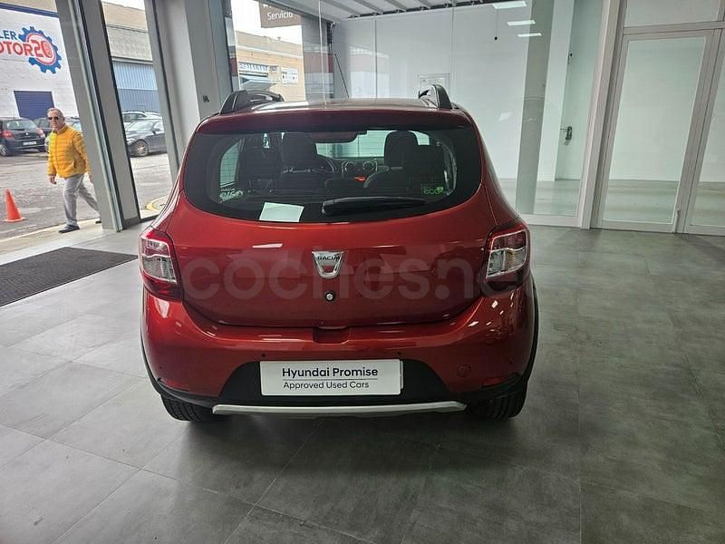 Usado Dacia Sandero Stepway 90 CV (66 kW) 2015 Granate Berlina