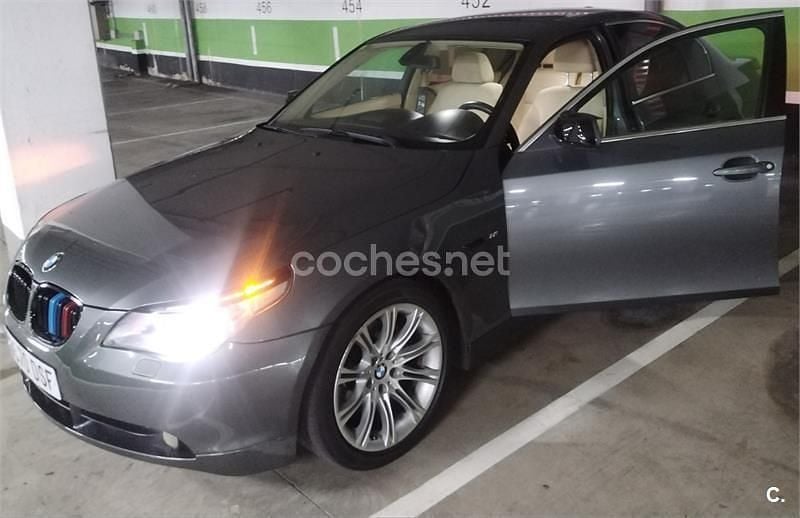 Usado BMW 523 177 CV (130 kW) 2005 Gris / plata Berlina