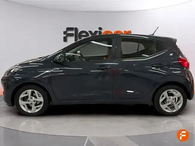 Usado Hyundai i10 67 CV (49 kW) 2023 Gris Utilitario