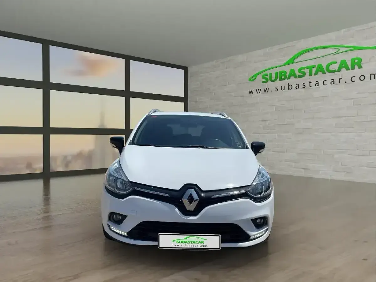 Usado Renault Clio LIMITED 90 CV (66 kW) 2018 Blanco Familiar