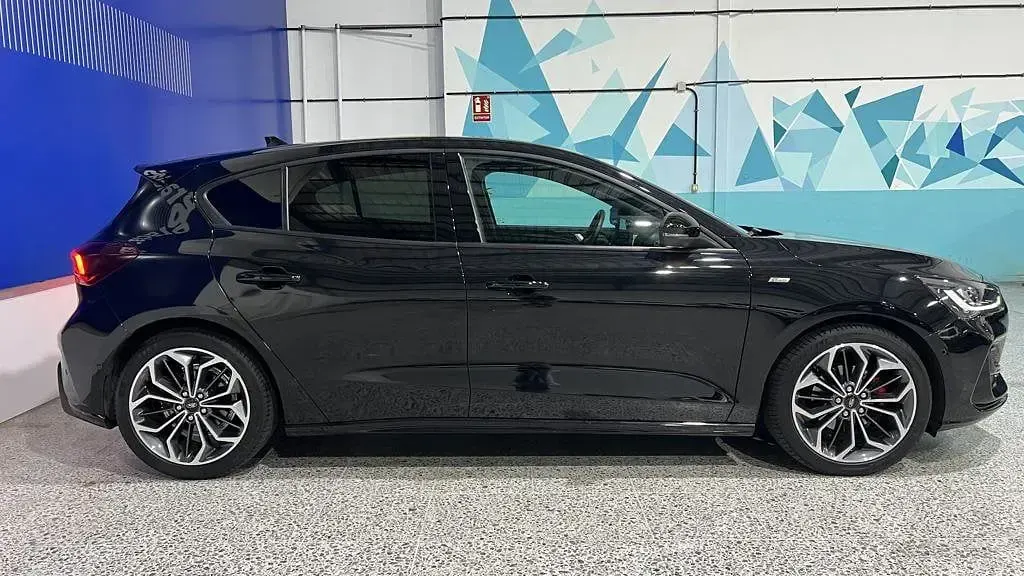 Usado Ford Focus ST-Line X 125 CV (91 kW) 2023 Negro agate (metalizado) Berlina