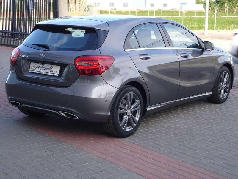 Usado Mercedes A200 136 CV (100 kW) 2016 Gris Utilitario