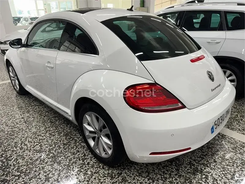 Usado VW Beetle Design 110 CV (80 kW) 2016 Blanco Utilitario