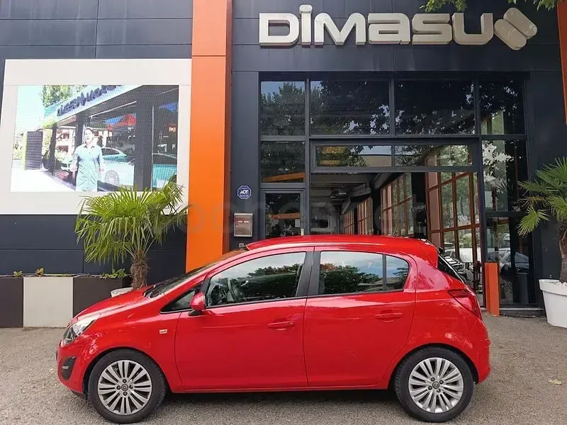 Usado Opel Corsa Color Edition 100 CV (73 kW) 2014 Rojo Utilitario