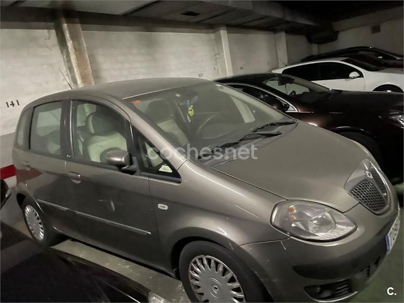 Beige Usado 2006 Lancia Musa Monovolumen | 2400 € - Imagen 1/4