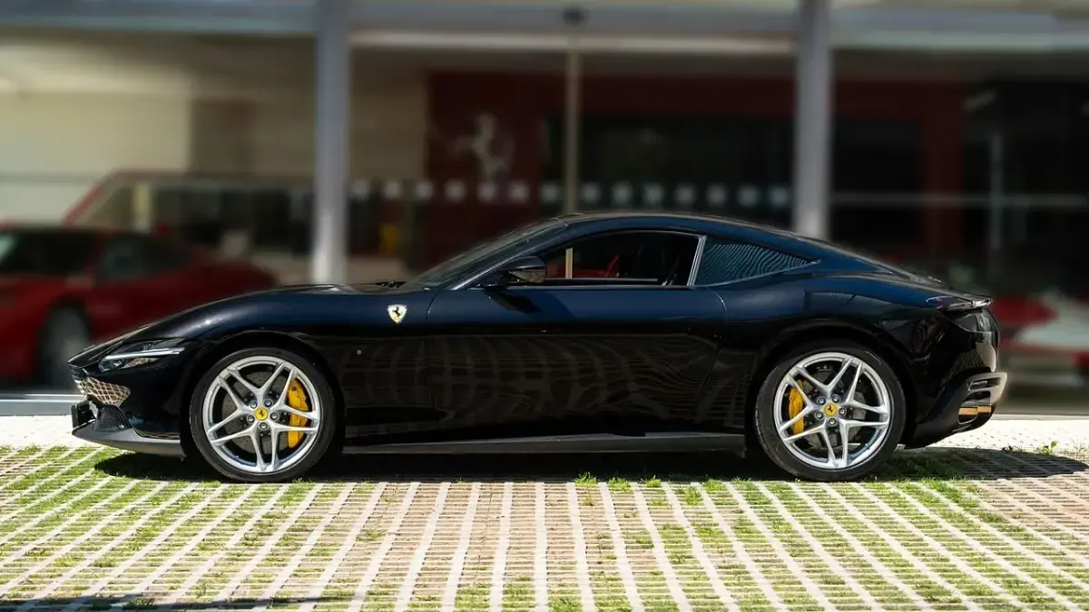 Usado Ferrari Roma 620 CV (456 kW) 2022 Negro metalizado Coupe