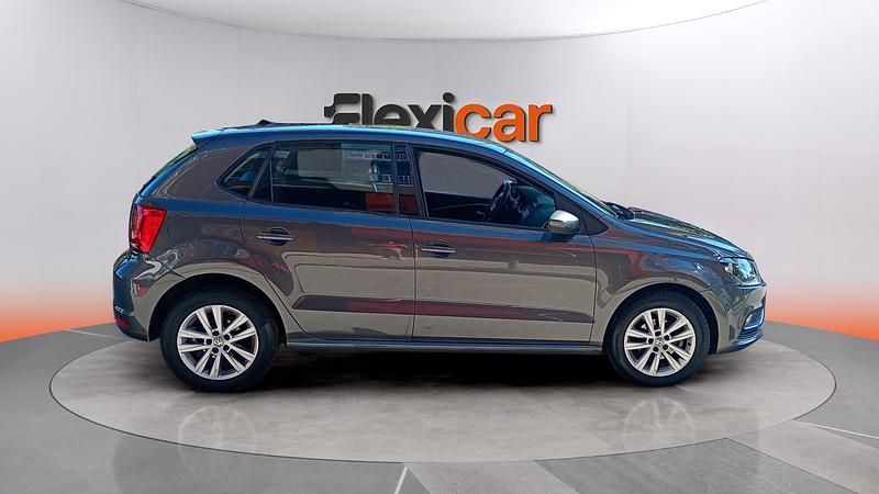 Usado VW Polo Advance 90 CV (66 kW) 2016 Azul Berlina