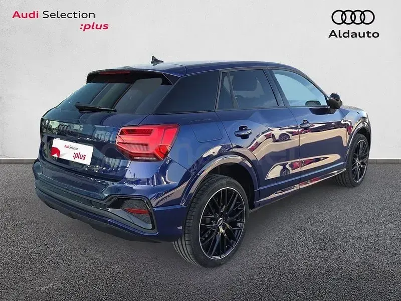 Usado Audi Q2 Black Edition 150 CV (110 kW) 2025 Azul SUV
