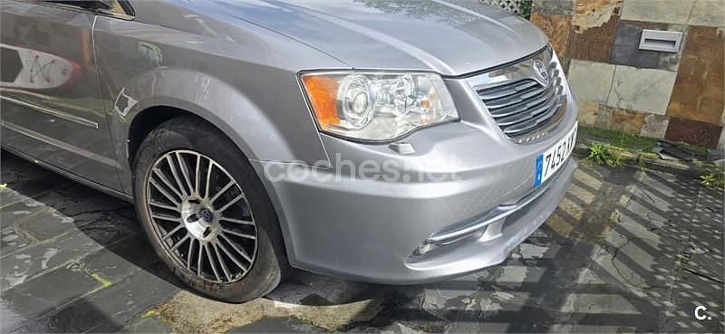 Usado Lancia Voyager Platinum 177 CV (130 kW) 2014 Gris / plata Monovolumen