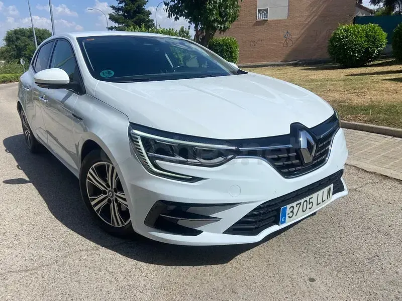 Usado Renault Mégane II Zen 115 CV (84 kW) 2021 Blanco Berlina