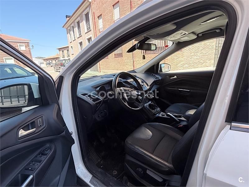 Usado Ford Kuga Titanium 120 CV (88 kW) 2015 Blanco SUV