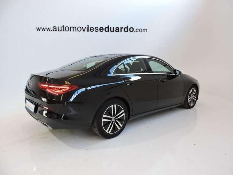 Usado Mercedes CLA180 Business 136 CV (100 kW) 2021 Negro Berlina