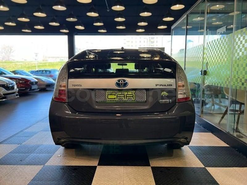 Usado Toyota Prius Advance 136 CV (100 kW) 2016 Gris / plata Berlina