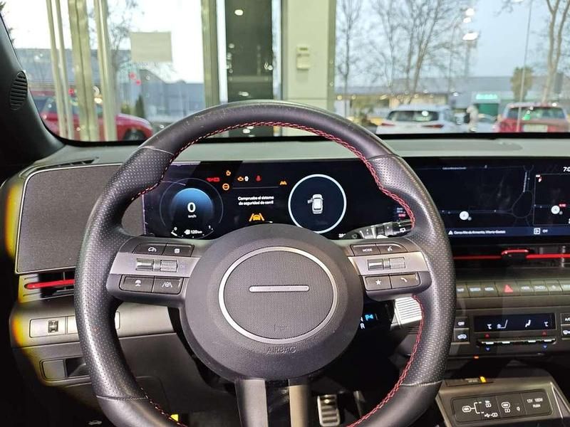 Usado Hyundai Kona N Line 129 CV (94 kW) 2024 Gris SUV