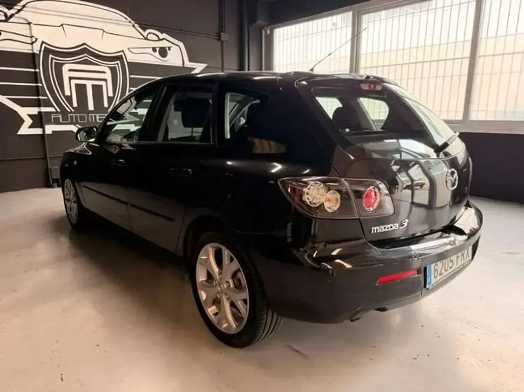 Usado Mazda 3 Sportive 109 CV (80 kW) 2007 Negro Utilitario