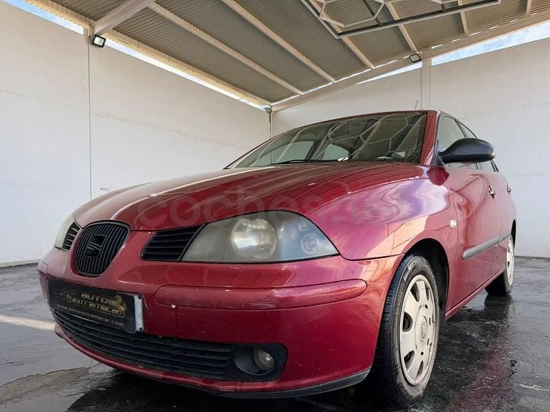 Usado Seat Ibiza Reference 64 CV (47 kW) 2004 Rojo Utilitario