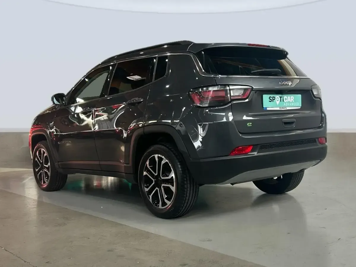 Usado Jeep Compass Limited 131 CV (96 kW) 2023 Gris SUV