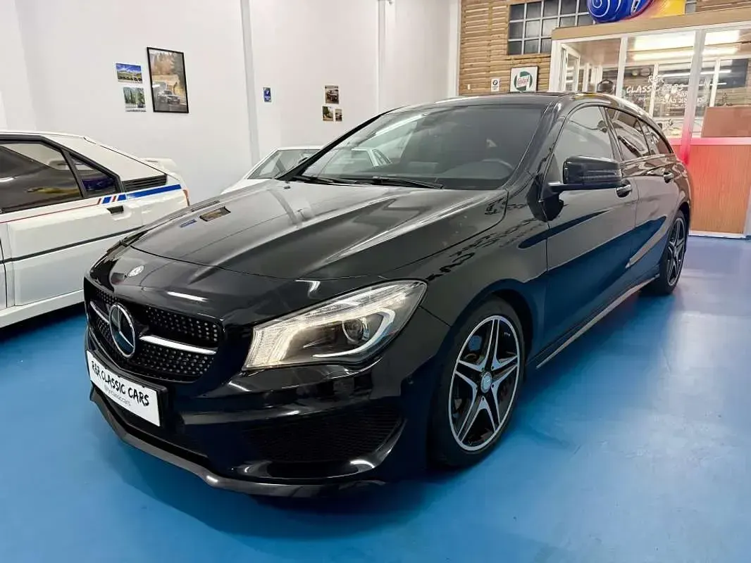 Usado Mercedes C220 AMG line 177 CV (130 kW) 2015 Negro Familiar